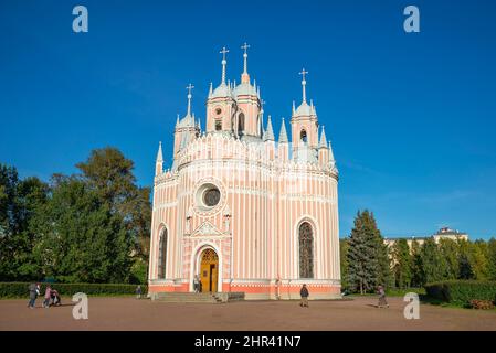 SANKT PETERSBURG, RUSSLAND - 10. SEPTEMBER 2021: Gemeindemitglieder in der Geburtskirche des heiligen Johannes des Täufers (Chesmenskaya). Sankt Petersburg Stockfoto