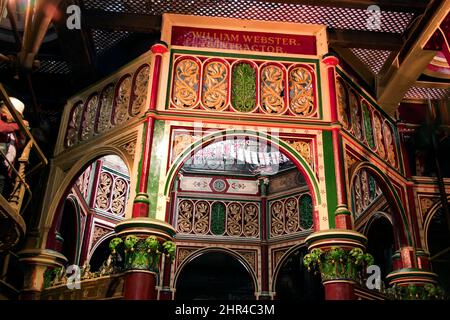 Blick auf die 'Kathedrale der Eisenarbeit', ein viktorianisches ornamentales Gusseisenwerk Octagon, an der Crossness Pumpstation Stockfoto