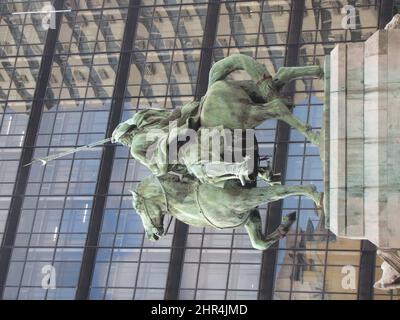 Ein Gaucho zu Pferd in der Stadt. Denkmal für den Gaucho Stockfoto