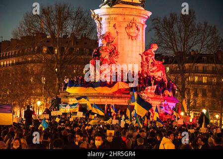 Demonstration gegen Putins Aggression, Paris, Frankreich Stockfoto