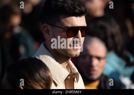 Mailand, Italien. 25.. Februar 2022. Gast ist auf der Tod's Fashion Show während der Milan Fashion Week Herbst/Winter 2022/2023 am 25.. Februar 2022 in Mailand, Italien, zu sehen. Foto: Cinzia Camela. Kredit: Unabhängige Fotoagentur/Alamy Live Nachrichten Stockfoto