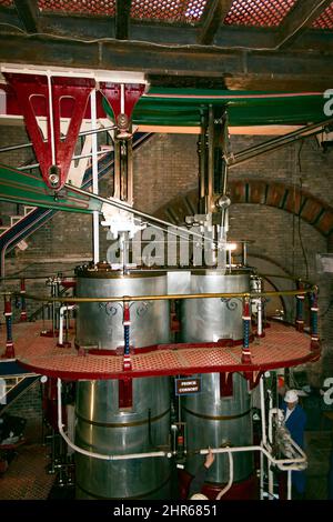 Blick auf den restaurierten viktorianischen Pumpmotor „Prince Consort“ in der Crossness Pumpstation, Thamesmead Stockfoto