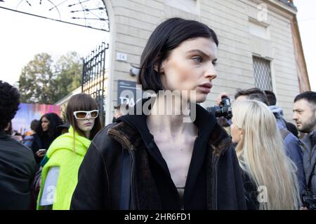 Mailand, Italien. 25.. Februar 2022. Gast ist auf der Tod's Fashion Show während der Milan Fashion Week Herbst/Winter 2022/2023 am 25.. Februar 2022 in Mailand, Italien, zu sehen. Foto: Cinzia Camela. Kredit: Unabhängige Fotoagentur/Alamy Live Nachrichten Stockfoto