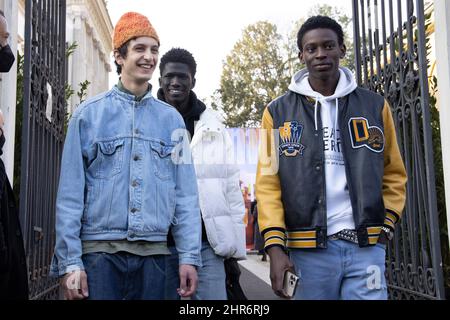 Mailand, Italien. 25.. Februar 2022. Gast ist auf der Tod's Fashion Show während der Milan Fashion Week Herbst/Winter 2022/2023 am 25.. Februar 2022 in Mailand, Italien, zu sehen. Foto: Cinzia Camela. Kredit: Unabhängige Fotoagentur/Alamy Live Nachrichten Stockfoto