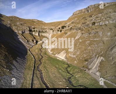 Goredale Scar Malham yorkshire dales National Park erhöhte Ansicht des Anfluges Stockfoto