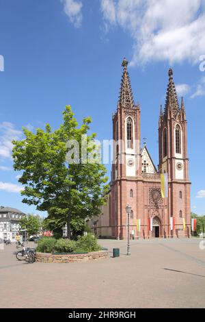 Gotischer Rheingauer Dom, Bischof-Blum-Platz, Geisenheim, Rheingau, Deutschland Stockfoto