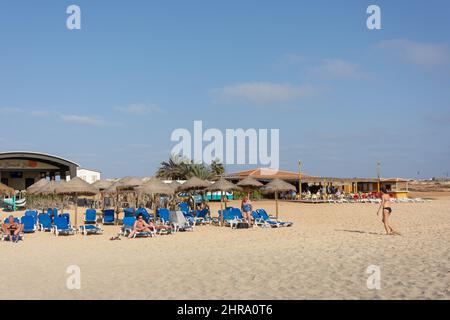 Strand und Restaurant Ponta Preta, Santa Maria, Sal (IIha do Sal), República de Cabo (Kap Verde) Stockfoto