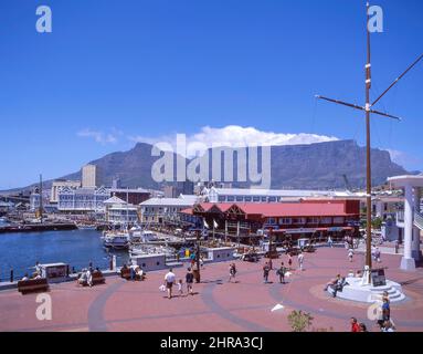 Victoria & Albert Waterfront mit Tafelberg, Cape Town, Western Cape, Südafrika Stockfoto