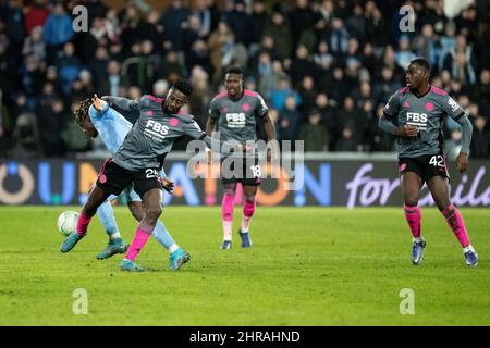 Randers, Dänemark. 24., Februar 2022. Wilfred Ndidi (25) aus Leicester City während des UEFA Europa Conference League-Spiels zwischen dem Randers FC und Leicester City im Cepheus Park in Randers. (Foto: Gonzales Photo - Balazs Popal). Stockfoto