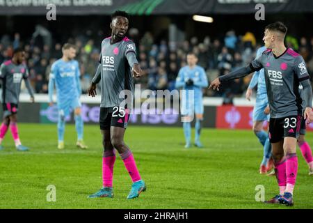 Randers, Dänemark. 24., Februar 2022. Wilfred Ndidi (25) aus Leicester City während des UEFA Europa Conference League-Spiels zwischen dem Randers FC und Leicester City im Cepheus Park in Randers. (Foto: Gonzales Photo - Balazs Popal). Stockfoto