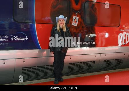 Bahnhof Termini, Rom, Italien, 25. Februar 2022, Cristina Musacchio während der Präsentation des Frecciarossa-Zuges mit Grafiken, die dem Animationsfilm „Rot“ von Disney und Pixar gewidmet sind - News Stockfoto