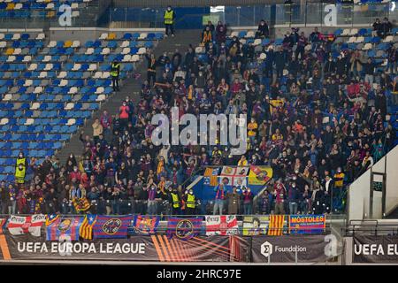 Neapel, Italien. 24.. Februar 2022. Unterstützer FC Barcelona Kredit: Independent Photo Agency/Alamy Live News Stockfoto