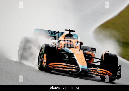 Barcelona, Spanien. 25.. Februar 2022. Daniel Ricciardo (AUS) McLaren MCL36. Formel-1-Tests, Tag 3, Freitag, 25.. Februar 2022. Barcelona, Spanien. Quelle: James Moy/Alamy Live News Stockfoto