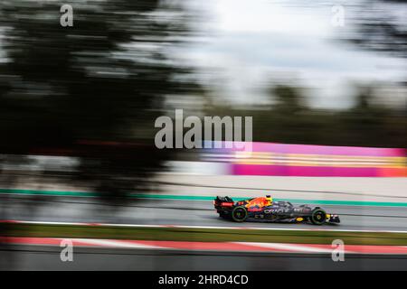 Barcelona, Spanien. 25.. Februar 2022. 11 PEREZ Sergio (mex), Red Bull Racing RB18, Action während der Vorsaison-Rennserie vor der FIA Formel-1-Weltmeisterschaft 2022, auf dem Circuit de Barcelona-Catalunya, vom 23. Bis 25. Februar 2022 in Montmelo, nahe Barcelona, Spanien - Foto Antonin Vincent / DPPI Credit: DPPI Media/Alamy Live News Stockfoto