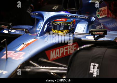 Barcelona, Spanien. 25.. Februar 2022. ALONSO Fernando (SPA), Alpine F1 Team A522, Portrait während der Vorsaison-Rennserie vor der FIA Formel 1-Weltmeisterschaft 2022, auf dem Circuit de Barcelona-Catalunya, vom 23. Bis 25. Februar 2022 in Montmelo, nahe Barcelona, Spanien - Foto DPPI Credit: DPPI Media/Alamy Live News Stockfoto