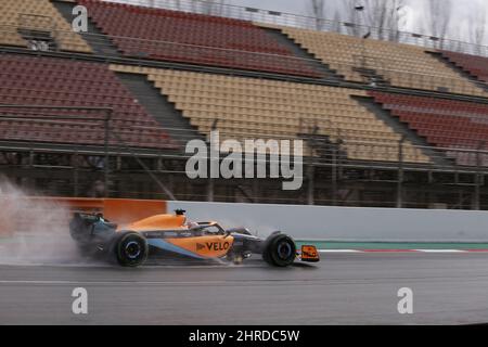 Barcelona, Spanien. 25.. Februar 2022. 03 RICCIARDO Daniel (aus), McLaren F1 Team MCL36, Aktion während der Vorsaison-Rennserie vor der FIA Formel-1-Weltmeisterschaft 2022, auf dem Circuit de Barcelona-Catalunya, vom 23. Bis 25. Februar 2022 in Montmelo, in der Nähe von Barcelona, Spanien - Foto DPPI Credit: DPPI Media/Alamy Live News Stockfoto