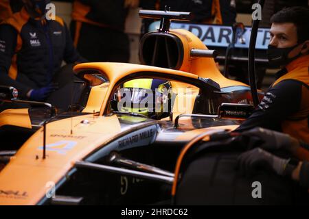 Barcelona, Spanien. 25.. Februar 2022. NORRIS Lando (gbr), McLaren F1 Team MCL36, Portrait während der Vorsaison-Rennserie vor der FIA Formel 1-Weltmeisterschaft 2022, auf dem Circuit de Barcelona-Catalunya, vom 23. Bis 25. Februar 2022 in Montmelo, nahe Barcelona, Spanien - Foto DPPI Credit: DPPI Media/Alamy Live News Stockfoto