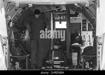 Innenaufnahmen eines Luftflugzeugs der spanischen Armee in der Basis - Casa C-295 Stockfoto