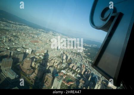 Blick von der Aussichtsplattform im 88.. Stock des Taipei 101, Taipei, Taiwan, ROC Stockfoto