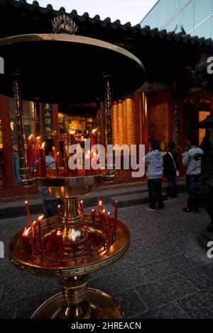 Bangka Lungshan Tempel, ein buddhistischer Tempel im Wanhua Bezirk von Taipei, Taiwan Stockfoto