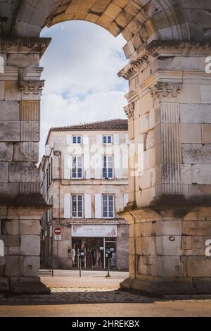 Blick auf die Kathedrale in Saintes, Frankreich Stockfoto