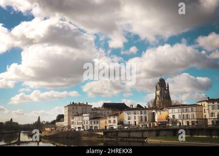 Blick auf die Kathedrale in Saintes, Frankreich Stockfoto