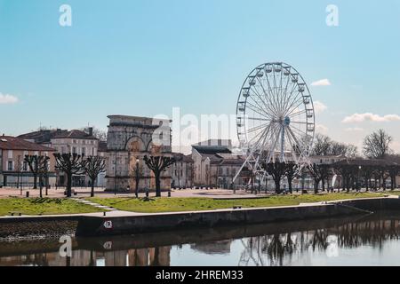 Blick auf die Kathedrale in Saintes, Frankreich Stockfoto