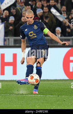 Rom, Italien. 25.. Februar 2022. 24.. Februar 2022 : Stadio Olimpico, Rom, Italien; Europa League Football, SS Lazio versus Porto; Pepe des FC Porto Credit: Action Plus Sports Images/Alamy Live News Stockfoto