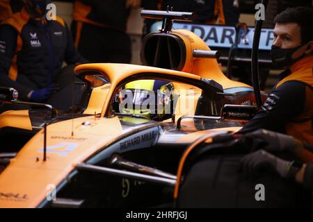 Barcelona, Spanien. 25.. Februar 2022. NORRIS Lando (gbr), McLaren F1 Team MCL36, Portrait während der Vorsaison-Rennserie vor der FIA Formel-1-Weltmeisterschaft 2022, auf dem Circuit de Barcelona-Catalunya, vom 23. Bis 25. Februar 2022 in Montmelo, bei Barcelona, Spanien - Foto: Dppi/DPPI/LiveMedia Kredit: Unabhängige Fotoagentur/Alamy Live News Stockfoto