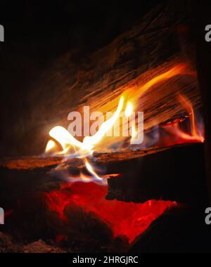 Eine Nahaufnahme von Feuerflammen Stockfoto