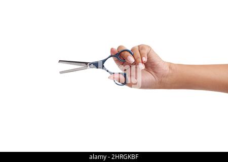 Zeit für eine neue Frisur. Ausschnitt einer Frau, die eine Haarschneideschere in der Hand hält. Stockfoto