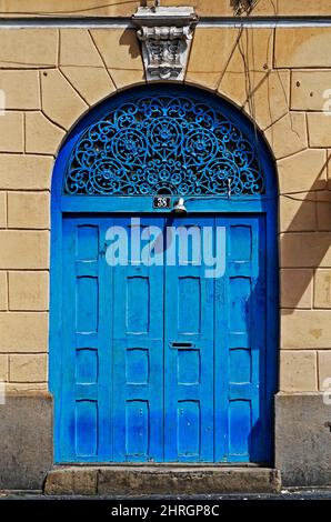 Alte blaue Tür, im Zentrum von Rio de Janeiro Stockfoto