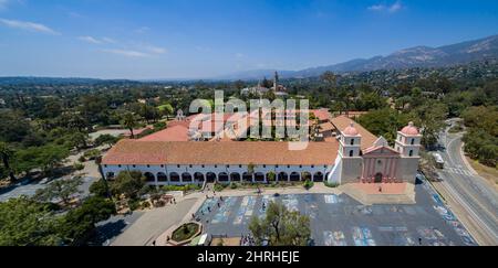 Luftaufnahme der wunderschönen Old Misson Church in Santa Barbara, Kalifornien Stockfoto