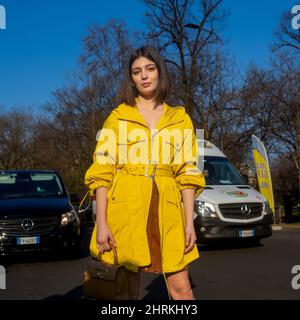 Street Style während der Milan Fashion Week FW22 Stockfoto