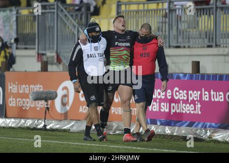 Parma, Italien. 25.. Februar 2022. Die Verletzung von Giovanni Licata (Zebre) während Zebre Rugby vs Vodacom Bulls, United Rugby Championship Spiel in Parma, Italien, Februar 25 2022 Quelle: Independent Photo Agency/Alamy Live News Stockfoto