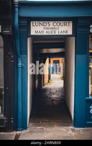 Lunds Court, ehemals Mad Alice Lane in Low Petergate, York, England Stockfoto