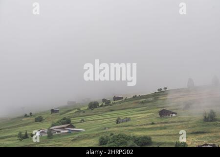 Schöne Sicht auf die Schweiz Laax Falera Berglandschaft mit Graubünden Blick Stockfoto