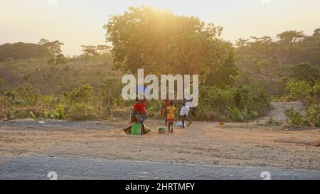 Blick auf die afrikanische Bevölkerung während ihres Lebens Arbeitsplätze in Pemba, Mosambik Stockfoto