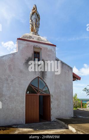 Eingangstür der Kirche Notre Dame de Lourde auf der Insel Lifou in New Caledon Stockfoto