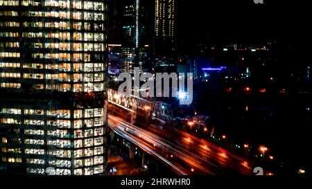 Moskau, Russland-14. Februar 2020: Nachtansicht des Turms des Moskauer Geschäftszentrums Stockfoto