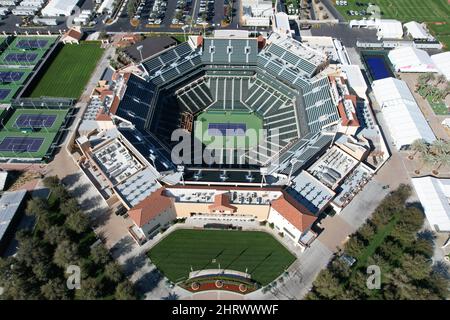 Eine Luftaufnahme des Stadions 1 im Indian Wells Tennis Garden, Freitag, 25. Februar 2022, in Indian Wells, Calif. Die Einrichtung ist der Standort des BNP Pari Stockfoto