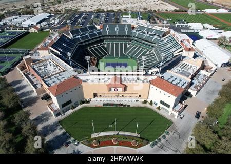 Eine Luftaufnahme des Stadions 1 im Indian Wells Tennis Garden, Freitag, 25. Februar 2022, in Indian Wells, Calif. Die Einrichtung ist der Standort des BNP Pari Stockfoto