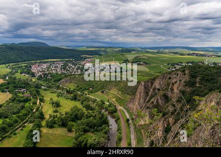 Bei Bad Münster am Stein, Rheinland-Pfalz, Deutschland - 29. August 2021: Blick vom Rotenfels Richtung Norheim Stockfoto