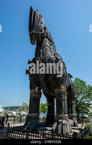 Das berühmte trojanische Pferd aus Holz, das 2004 in dem Film „Troy“ in der Küstenstadt Canakkale in der Türkei verwendet wurde. Stockfoto