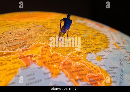 Miniaturskifahrer im asiatischen Raum Stockfoto