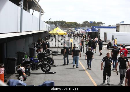 Phillip Island, Australien. 26.. Februar 2022. PHILLIP ISLAND, AUSTRALIEN - 26. FEBRUAR: Ein allgemeiner Blick auf die Box während der australischen Superbikes im Rahmen der mi-bike Motorcycle Insurance Australian Superbike Championship am 26. FEBRUAR 2022 in Phillip Island, Australien. Bild-Kredit: brett keating/Alamy Live Nachrichten-Kredit: brett keating/Alamy Live Nachrichten Stockfoto