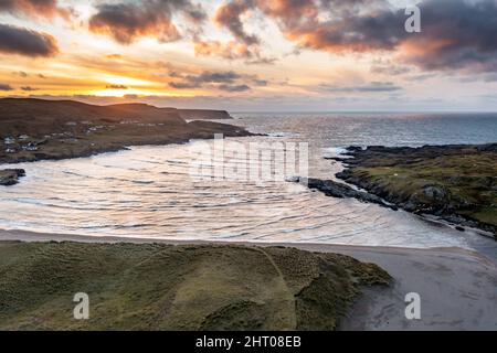 Luftaufnahme der Glen Bay in Glencolumbkille in der Grafschaft Donegal, Republik Irleand. Stockfoto