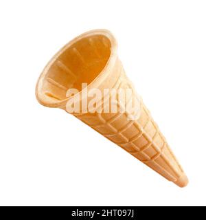 Waffelkegel, leerer Eiskegel isoliert mit Clipping-Pfad enthalten Stockfoto