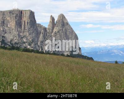 Panoramablick auf die Dolomiten von der Seiser Alm Stockfoto