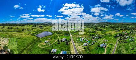 Schöner Panoramablick auf die ländliche Landschaft der Stadt Emmaville, NSW, Australien Stockfoto